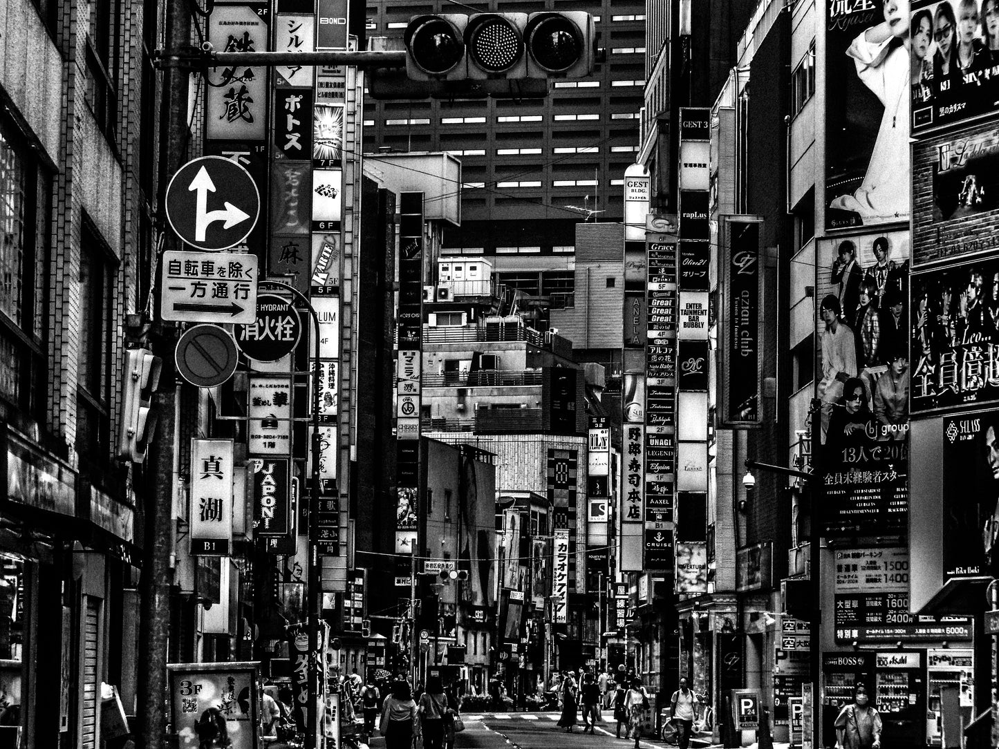 東京スナップTシャツ "Whirlpool of Desire in the Bustling Metropolis"