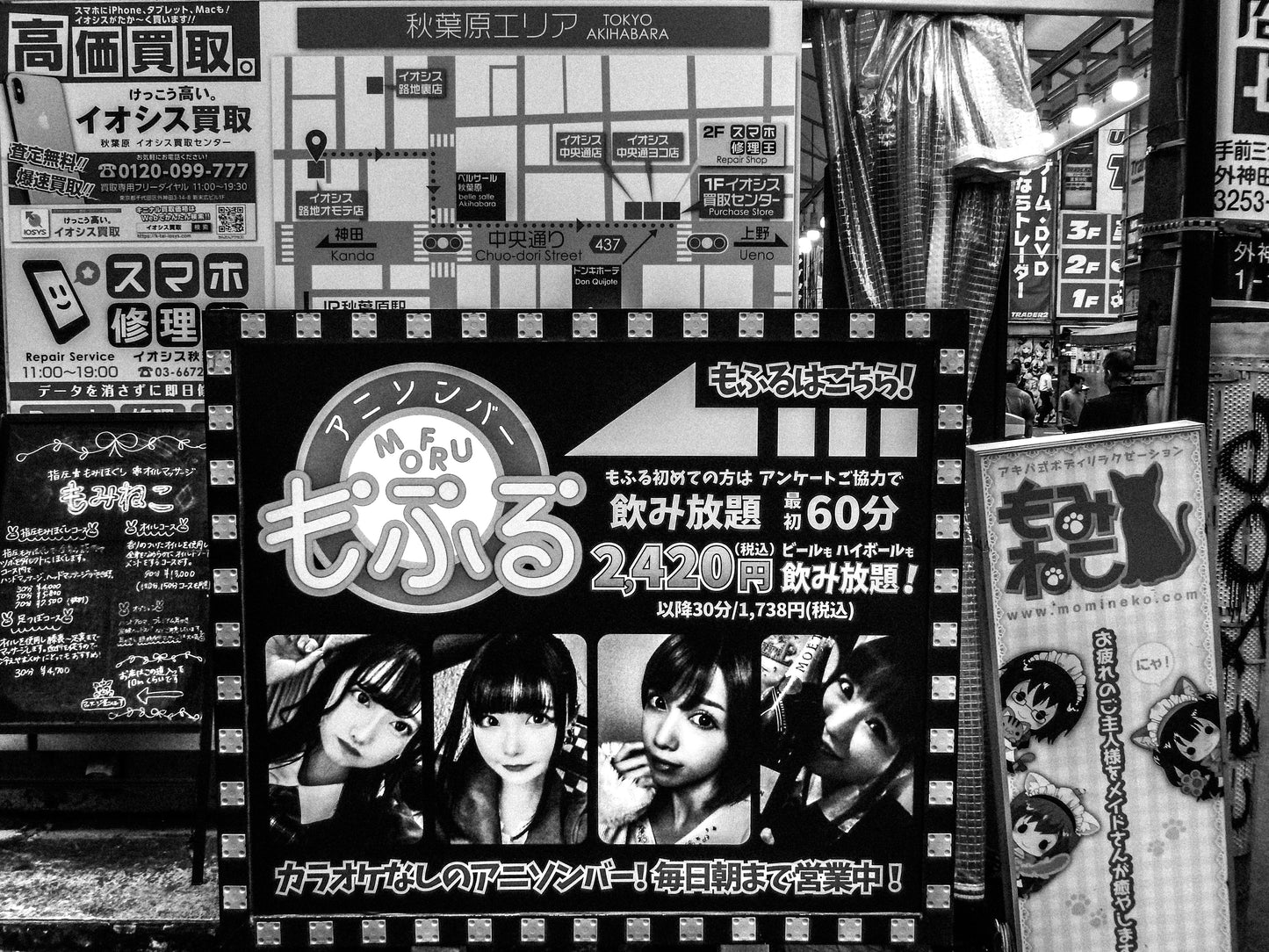 東京スナップTシャツ "The Vibrant Akihabara"