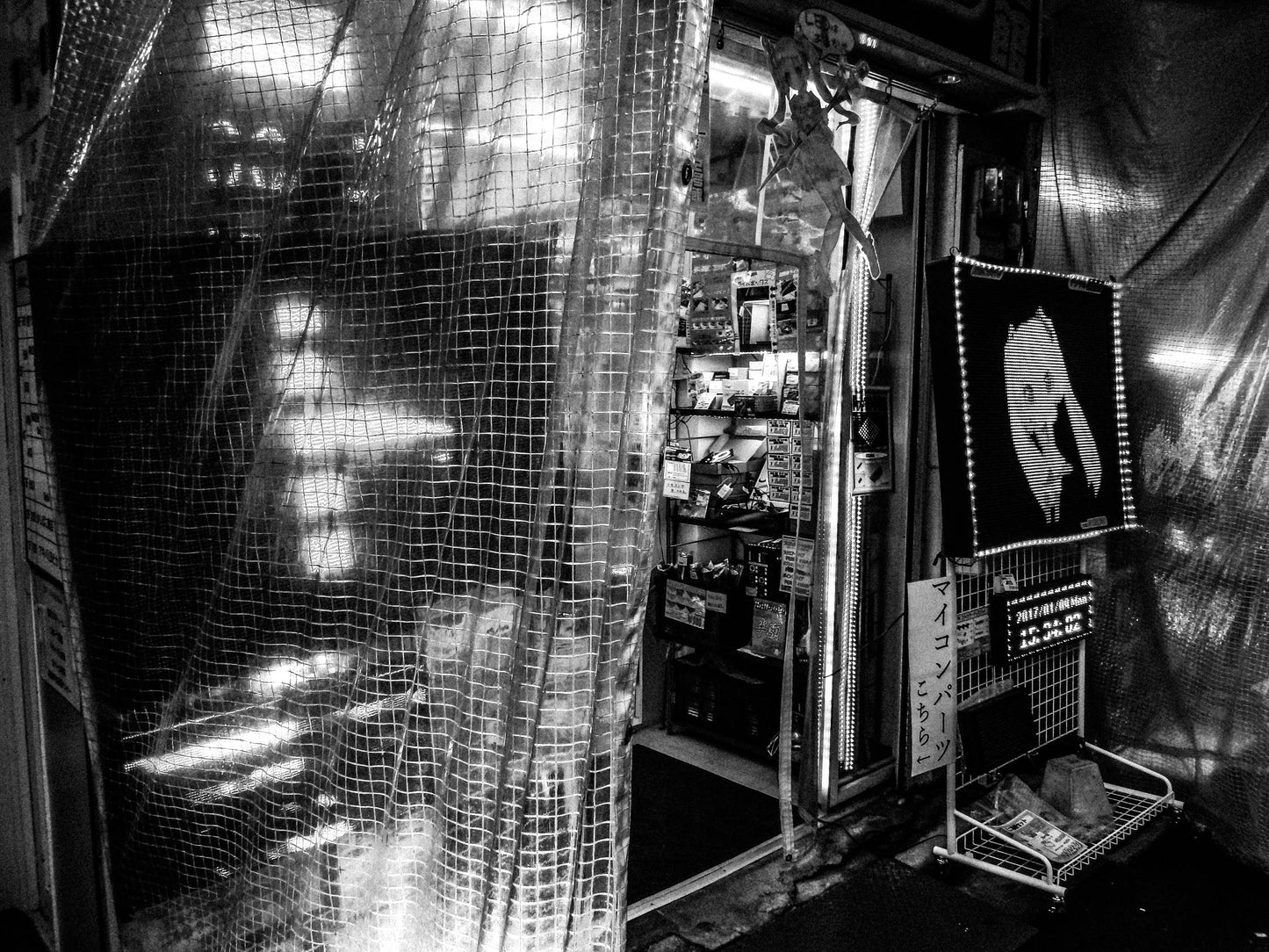 東京スナップTシャツ "Digital Metropolis"
