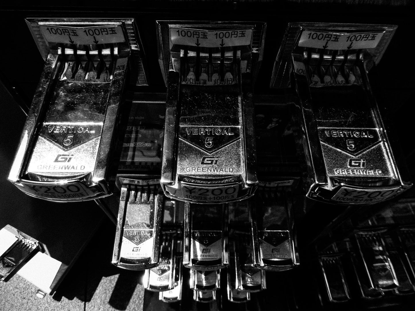 東京スナップTシャツ "What Is This"