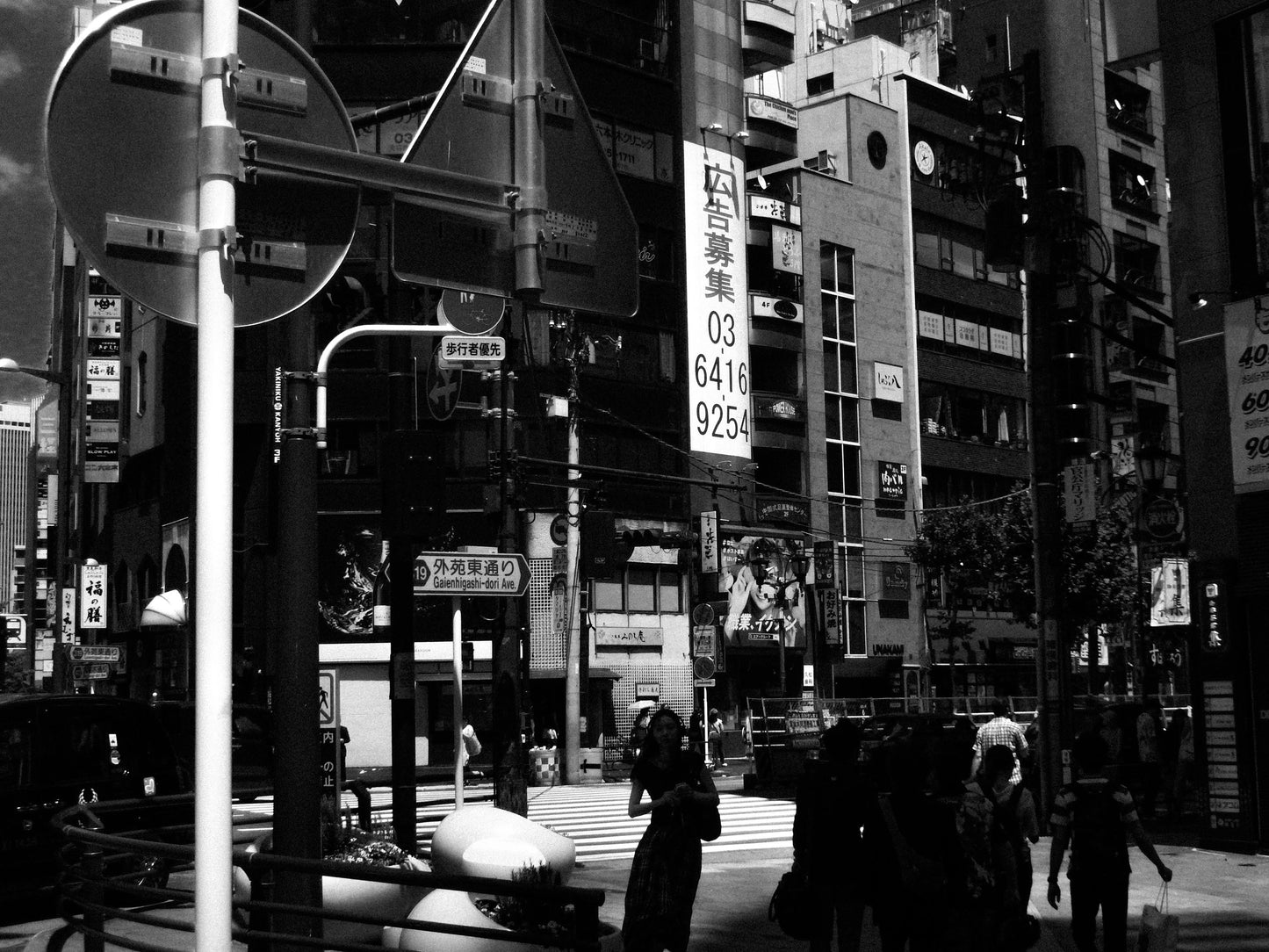 東京スナップTシャツ "Hesitation"