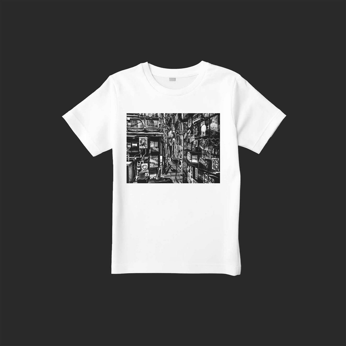 Systems Holismの写真を使用したストリートフォトTシャツ(ゴールデン街は無秩序に有機的に)– SnapThreads